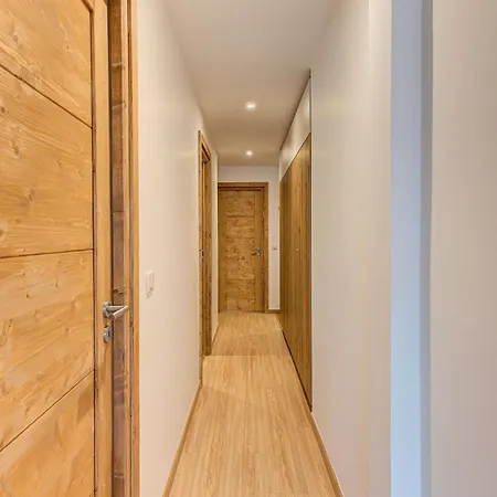 Cristal Des Glaces, Mont Blanc View, Alpes Travel, Sleeps 6 Apartment *